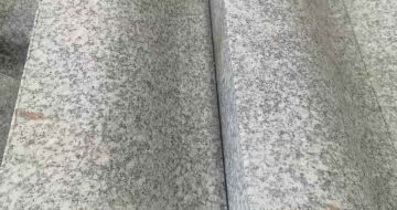 绍兴芙蓉白S型拉丝面路沿石