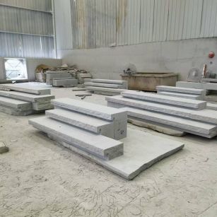 绍兴 整石台阶（大面火烧+侧面自然面），出货前厂内拼装