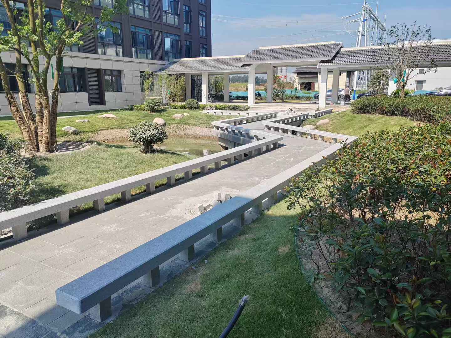 绍兴 芝麻灰小区坐凳&栏杆安装效果